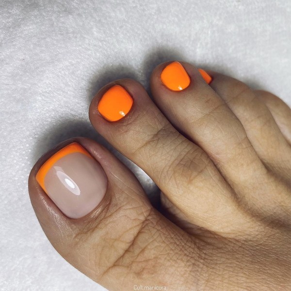 Ongles français orange pour gros orteil