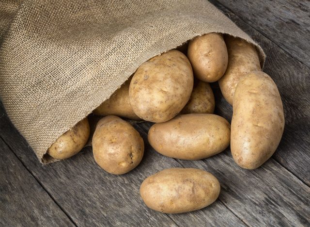 sac de pommes de terre rousses