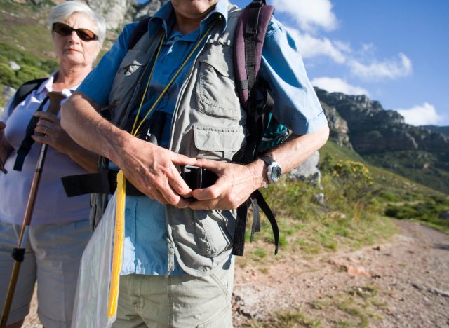 marche avec sac à dos lesté