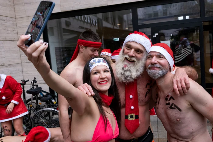 Les participants ont pris leurs photos après avoir terminé le marathon (Photo : Profimedia)